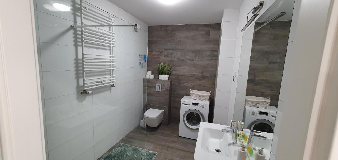 Apartament Z Basenem Laura Polanki Park Apartamento Kołobrzeg Exterior foto