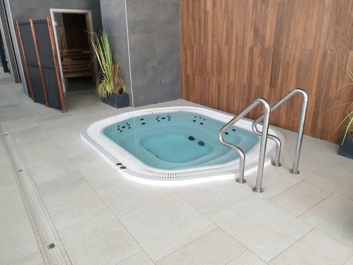 Apartament Z Basenem Laura Polanki Park Apartamento Kołobrzeg Exterior foto